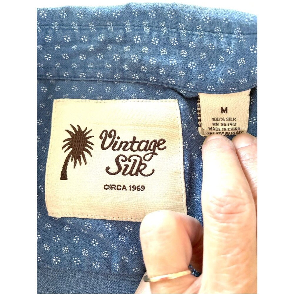100% Silk Shirt Mens M Blue Geometric Print Short Sleeve Resort Wear Vacation - Picture 9 of 10